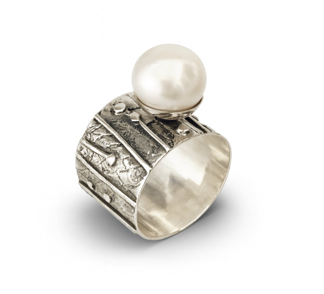Oxidized Sterling Silver Ring with elegant Tahitian Pearl